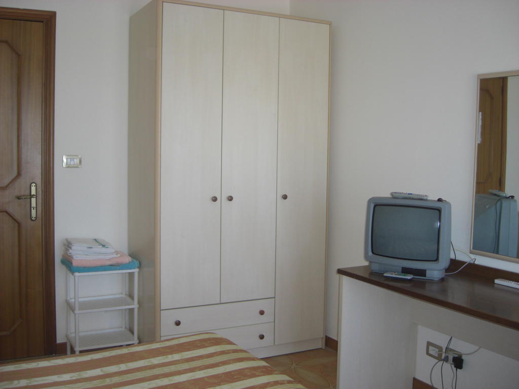 קיארמונטה גולפי Albergo Villa Nobile חדר תמונה